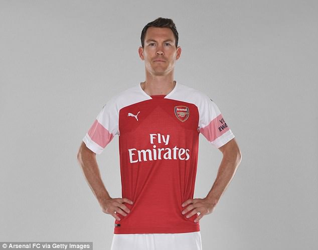 Stephan Lichtsteiner Jadi Pembelian Pertama Arsenal Direzim Emery